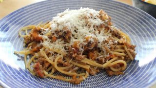 ミートソースパスタランチと圧縮ウールチビジャケ冷えとりファッション。